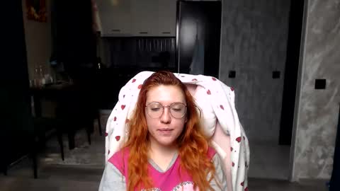 Snapshot of reginasmilee chatting on 03.28.26 Regina online show from 03.28.26