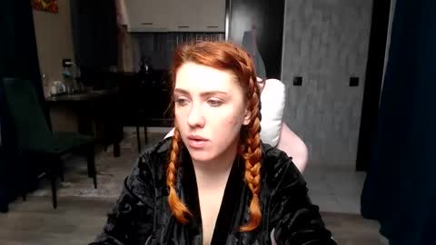 Snapshot of reginasmilee chatting on 04.06.26 Regina online show from 04.06.26