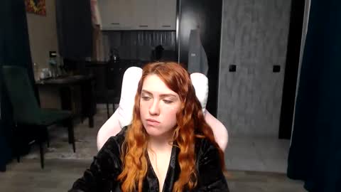 Snapshot of reginasmilee chatting on 04.06.26 Regina online show from 04.06.26