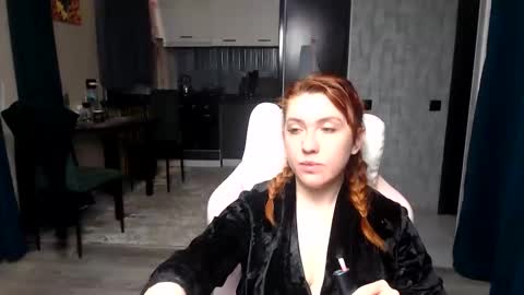 Snapshot of reginasmilee chatting on 04.07.26 Regina online show from 04.07.26