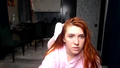 Snapshot of reginasmilee chatting on 04.08.26 Regina online show from 04.08.26