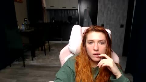 Snapshot of reginasmilee chatting on 04.09.26 Regina online show from 04.09.26