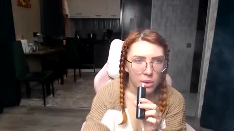 Snapshot of reginasmilee chatting on 04.12.26 Regina online show from 04.12.26