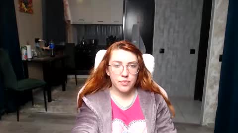 Snapshot of reginasmilee chatting on 04.13.26 Regina online show from 04.13.26