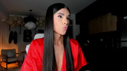 Snapshot of reichel_gray chatting on 05.12.26 REICHEL online show from 05.12.26