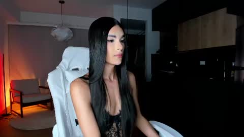 Snapshot of reichel_gray chatting on 06.14.26 REICHEL online show from 06.14.26