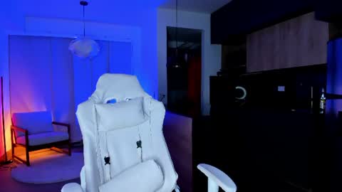 Snapshot of reichel_gray chatting on 06.15.26 REICHEL online show from 06.15.26