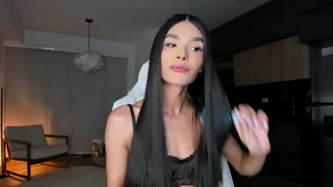 Snapshot of reichel_gray chatting on 07.22.26 REICHEL online show from 07.22.26