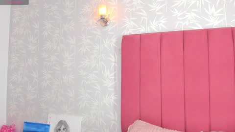 Snapshot of reikaminato chatting on 09.26.25 Reika online show from 09.26.25