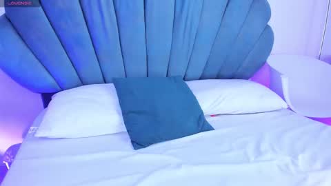 Snapshot of reikaminato chatting on 10.10.25 Reika online show from 10.10.25