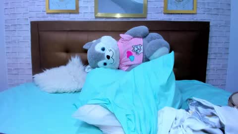 reina_loren online show from 01.26.25