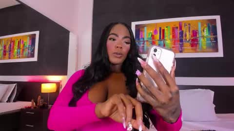 Snapshot of reinamiah chatting on 09.18.25 Miah online show from 09.18.25