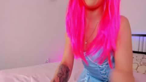 Snapshot of relaxi_g1rl chatting on 06.19.26 Elly online show from 06.19.26