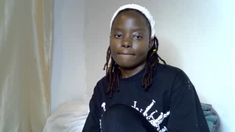 Snapshot of rem010a chatting on 10.19.25 rem010a online show from 10.19.25