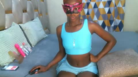 Snapshot of remmyqueen chatting on 05.05.26 remmyqueen online show from 05.05.26