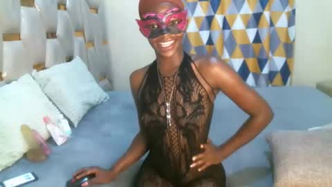 Snapshot of remmyqueen chatting on 05.10.26 remmyqueen online show from 05.10.26