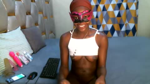 Snapshot of remmyqueen chatting on 05.17.26 remmyqueen online show from 05.17.26