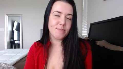 Snapshot of remybella2017 chatting on 12.18.25 Bella Lively online show from 12.18.25