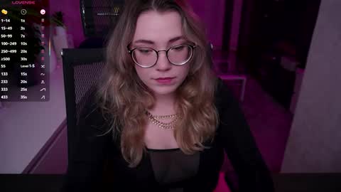 Snapshot of remywild chatting on 11.14.25 RemyWild online show from 11.14.25