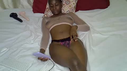 Snapshot of renal_queen chatting on 10.27.25 renal_queen online show from 10.27.25