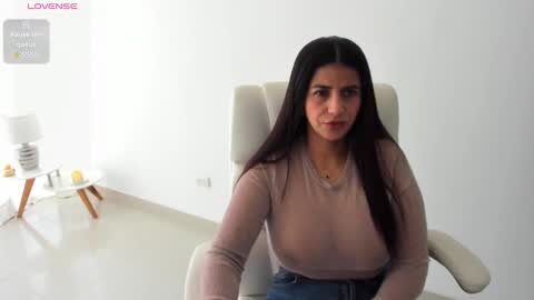 Snapshot of renata_t_ chatting on 03.05.25 RENATA online show from 03.05.25