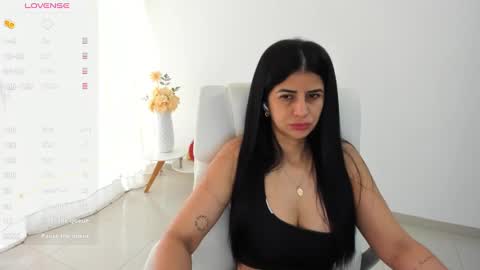 Snapshot of renata_t_ chatting on 09.19.25 RENATA online show from 09.19.25