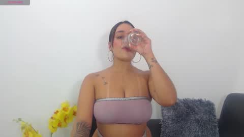 Snapshot of renatabrownn28 chatting on 06.01.26 renatabrownn28 online show from 06.01.26