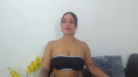 Snapshot of renatabrownn28 chatting on 06.02.26 renatabrownn28 online show from 06.02.26