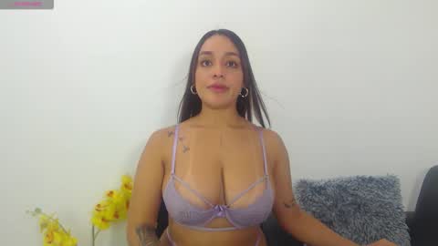 Snapshot of renatabrownn28 chatting on 06.04.26 renatabrownn28 online show from 06.04.26