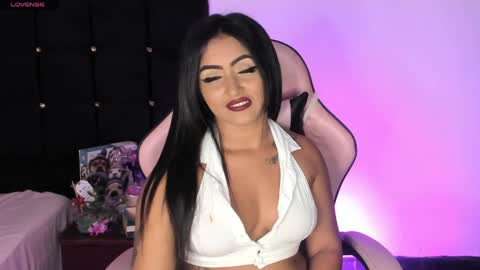 Snapshot of renatawilsom chatting on 05.20.26 renatawilsom online show from 05.20.26