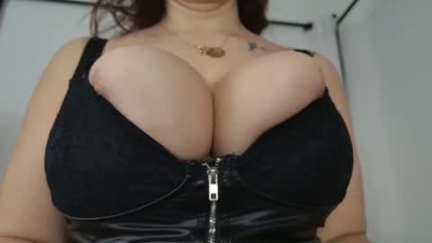 Renatta online show from 01.30.25