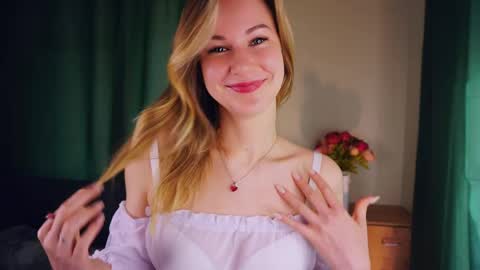 Snapshot of renecatino chatting on 05.22.26 Emma online show from 05.22.26