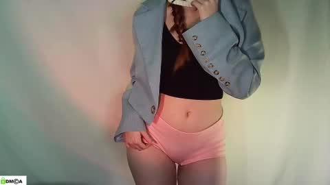 Snapshot of renesme_lusilia chatting on 05.14.26 Renesme White Im here from Monday to Friday online show from 05.14.26