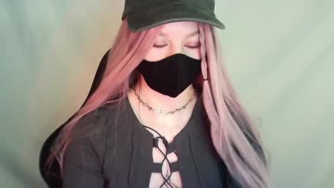 Snapshot of renesme_lusilia chatting on 05.21.26 Renesme White Im here from Monday to Friday online show from 05.21.26