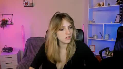 Snapshot of renesmee_sunset chatting on 11.11.25 Sweet Renesmee online show from 11.11.25