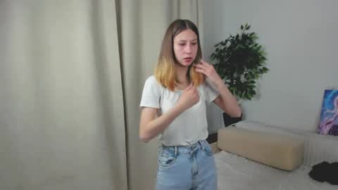 Snapshot of renettaschmeling chatting on 05.16.26 Christina online show from 05.16.26