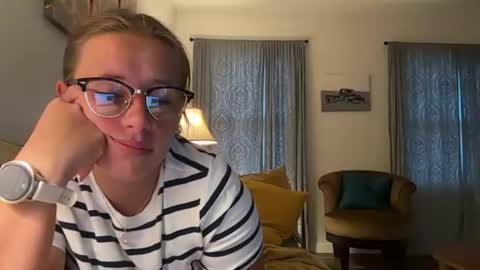 Snapshot of renimoonxo chatting on 07.17.26 renimoonxo online show from 07.17.26