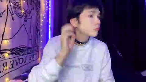 Snapshot of rennuts chatting on 01.29.25 rennuts online show from 01.29.25