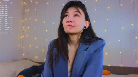 Snapshot of renochka chatting on 12.22.24 renochka online show from 12.22.24