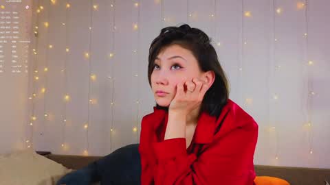 Snapshot of renochka chatting on 01.14.25 renochka online show from 01.14.25