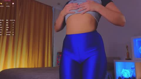 Snapshot of renochka chatting on 09.11.25 renochka online show from 09.11.25