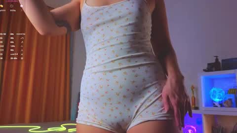 Snapshot of renochka chatting on 10.09.25 renochka online show from 10.09.25