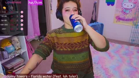 Snapshot of renpuppy chatting on 12.24.24 REN online show from 12.24.24