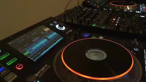 Snapshot of reticuli chatting on 01.11.25 GearPorn online show from 01.11.25