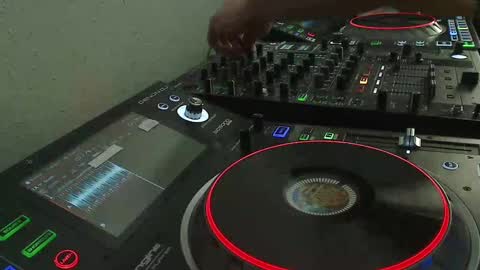 Snapshot of reticuli chatting on 10.02.25 GearPorn online show from 10.02.25