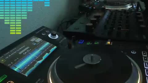 Snapshot of reticuli chatting on 04.25.26 GearPorn online show from 04.25.26