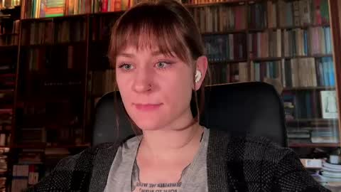 Snapshot of retromarie chatting on 05.25.26 Rie online show from 05.25.26