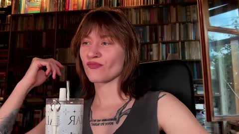 Snapshot of retromarie chatting on 05.27.26 Rie online show from 05.27.26