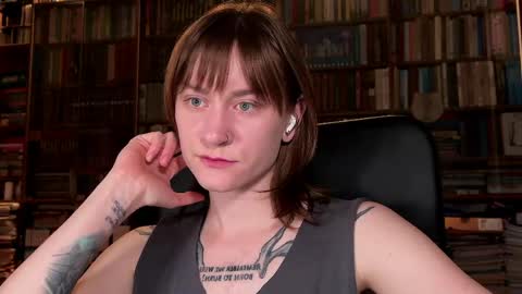 Snapshot of retromarie chatting on 05.28.26 Rie online show from 05.28.26