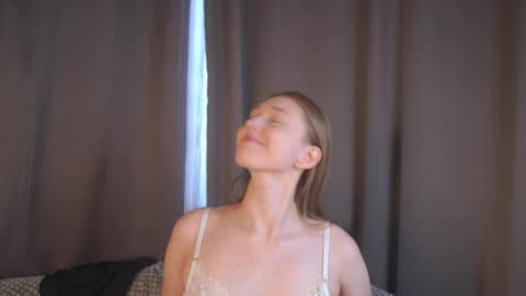 Snapshot of revamcallister chatting on 05.29.26 revamcallister online show from 05.29.26
